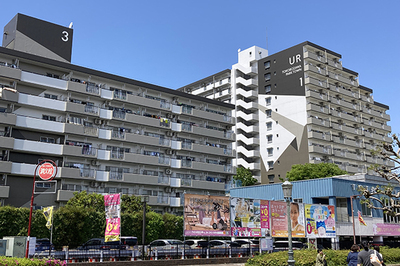 所沢パークタウン駅前プラザ・駅前通り